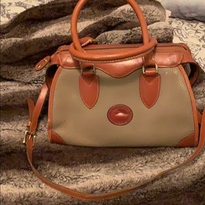 Dooney and Bourque handbag - tan